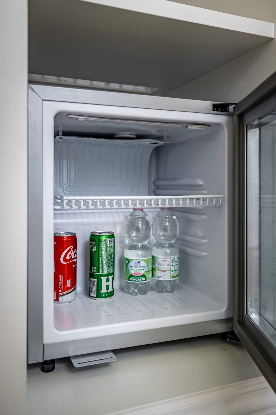 Camera Deluxe | Minibar, in-room safe, desk, laptop workspace