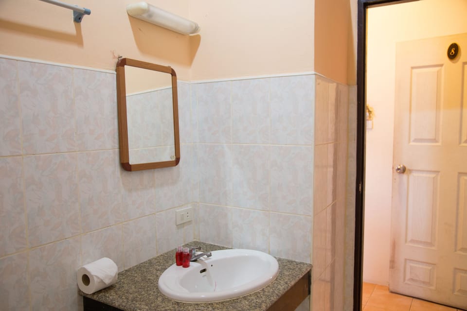 Standard Room | Bathroom | Shower