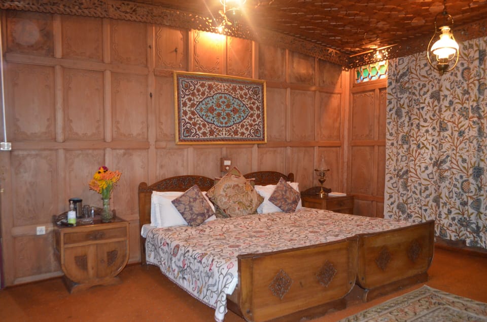 Deluxe Double Room | 1 bedroom, rollaway beds (surcharge), WiFi (free)