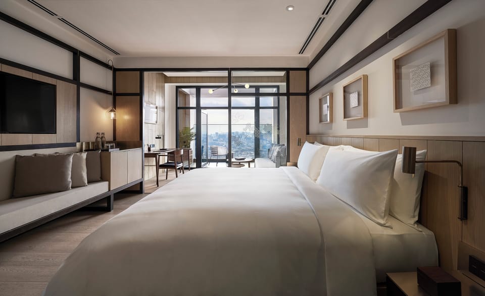 Hypo-allergenic bedding, in-room safe, desk, laptop workspace