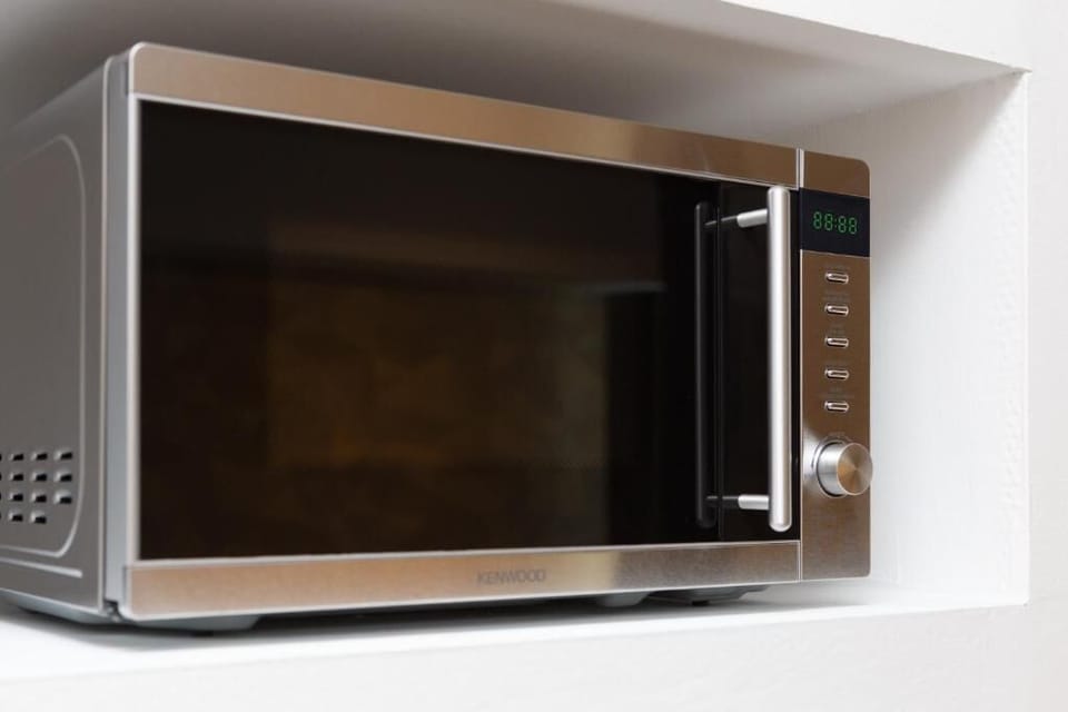 Deluxe Double Room, 1 King Bed | 1 bedroom, individually decorated, individually furnished