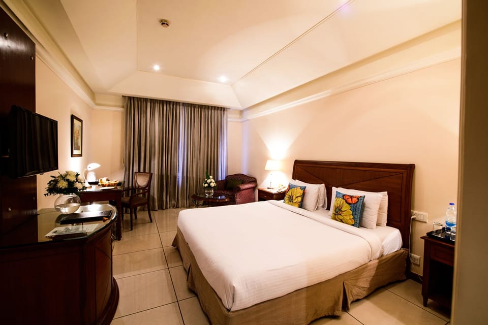 Deluxe Double Room | Minibar, in-room safe, desk, rollaway beds