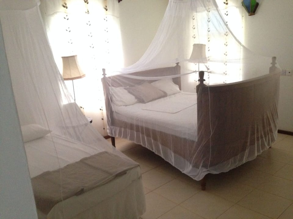 Sunset | 1 bedroom, bed sheets