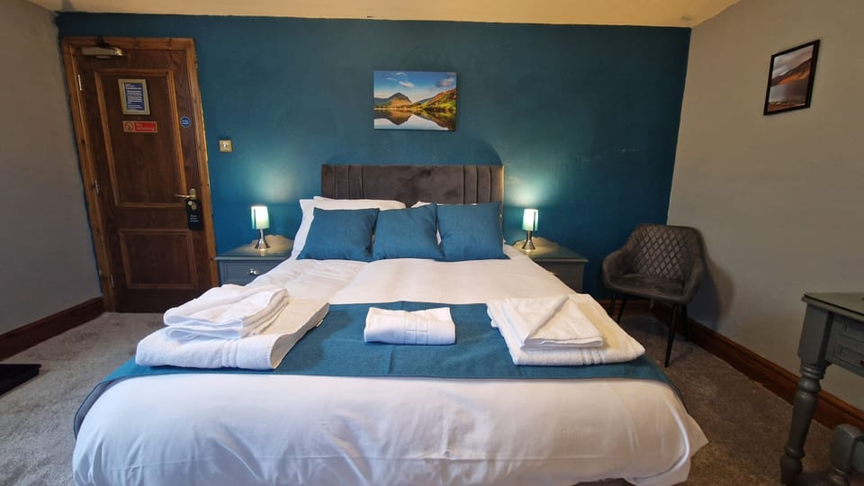 Double Room (Borrowdale) | Desk, iron/ironing board, free WiFi, bed sheets