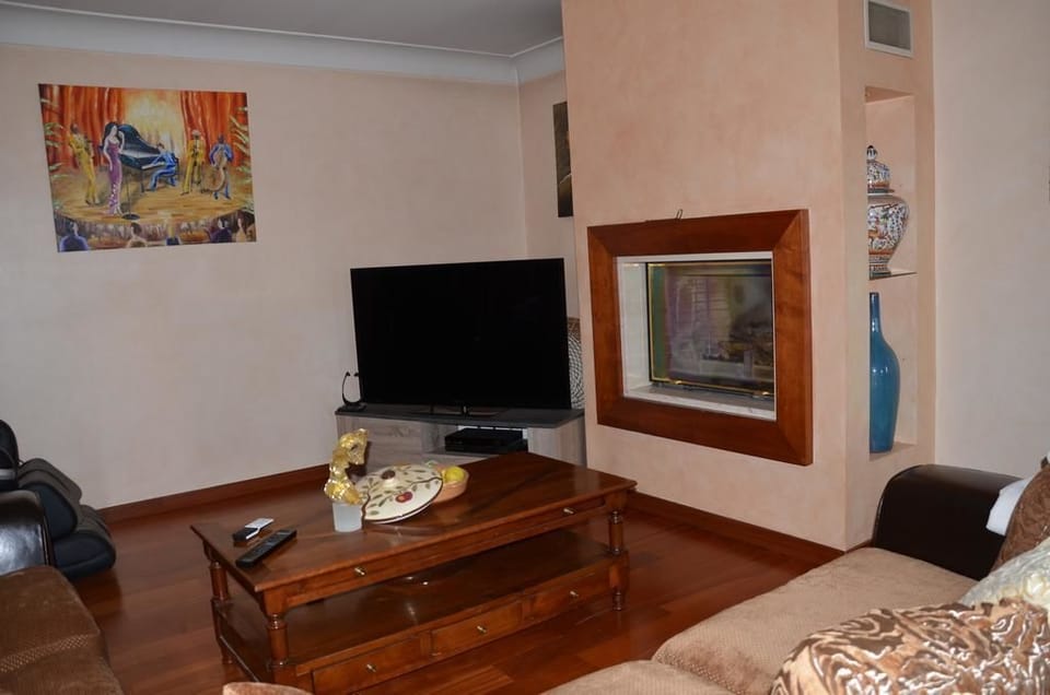 Double or Twin Room | Living room | Flat-screen TV