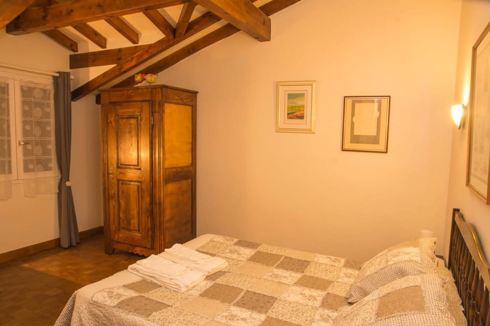 Premium bedding, down comforters, free WiFi, bed sheets