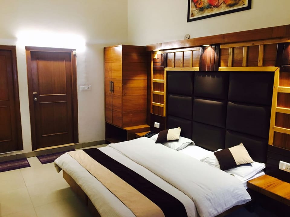 Soundproofing, rollaway beds, free WiFi