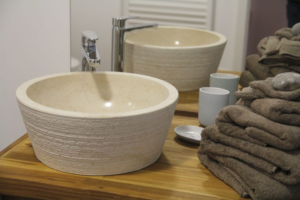 Double Room | Bathroom sink