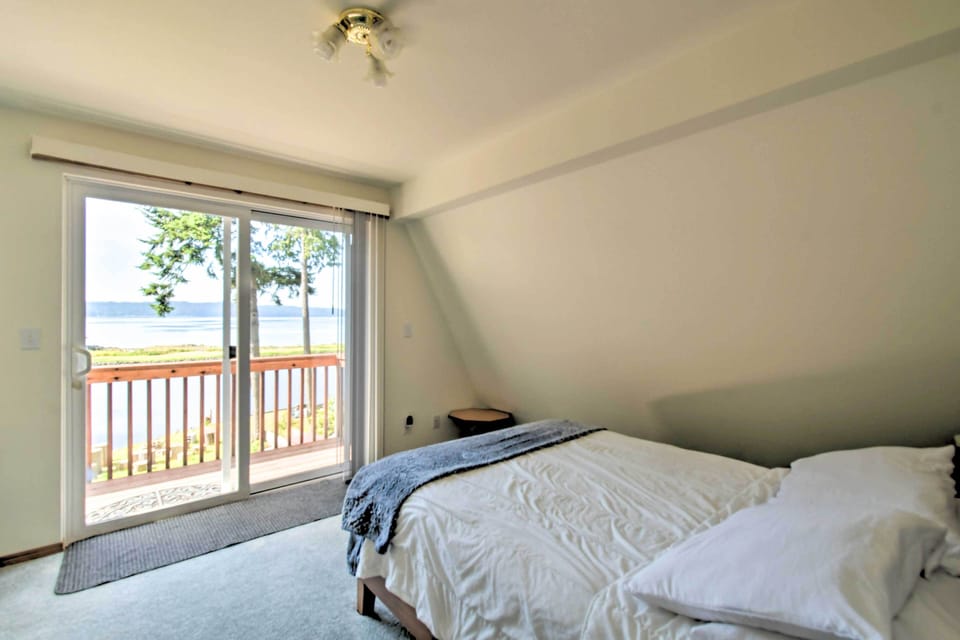 Bedroom 1 | 2 Queen Beds