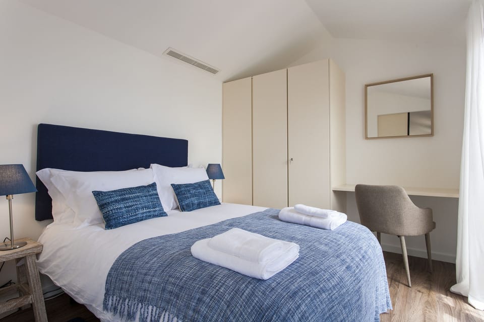 Double room 1 with front river view!
Measures of bed: 140 x200 meters