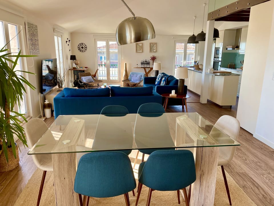 Living Room - Dining area