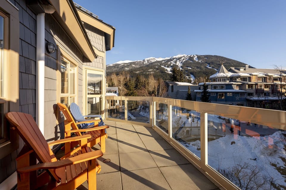 Private balcony: Mountain views