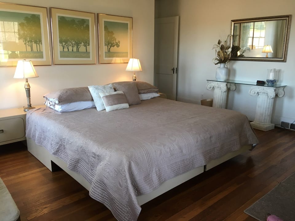 King size bedroom