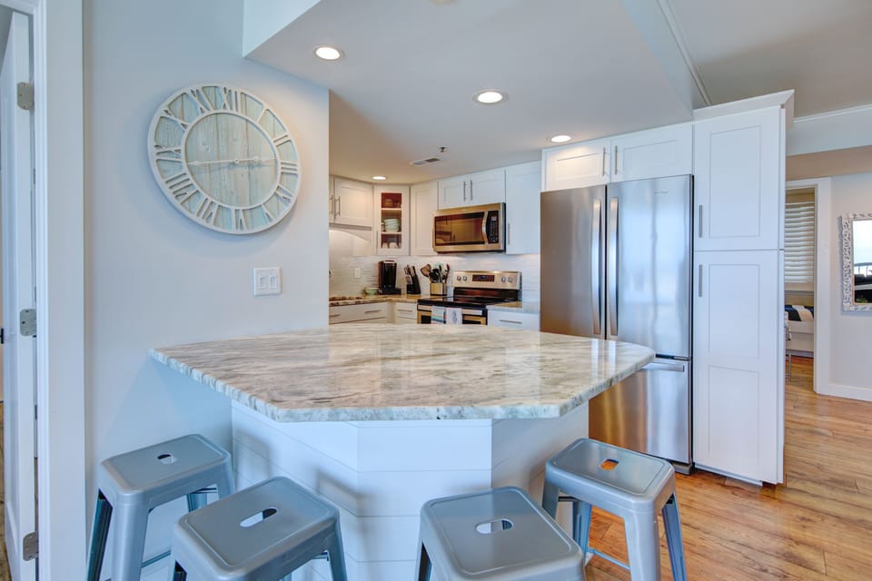 Fully stocked kitchen!