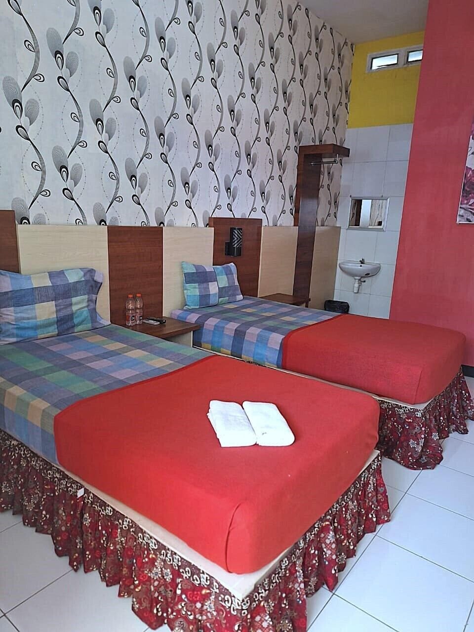 Executive Twin Room | Desk, free WiFi, bed sheets
