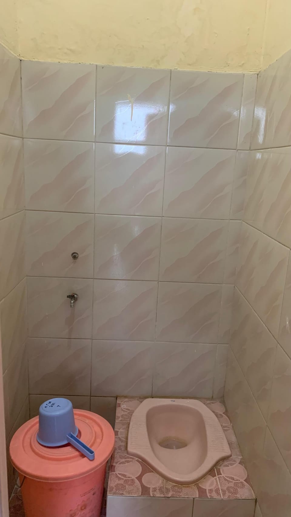 Shower, free toiletries
