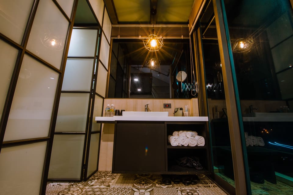 Quadruple Room | Bathroom | Shower, free toiletries, hair dryer, slippers