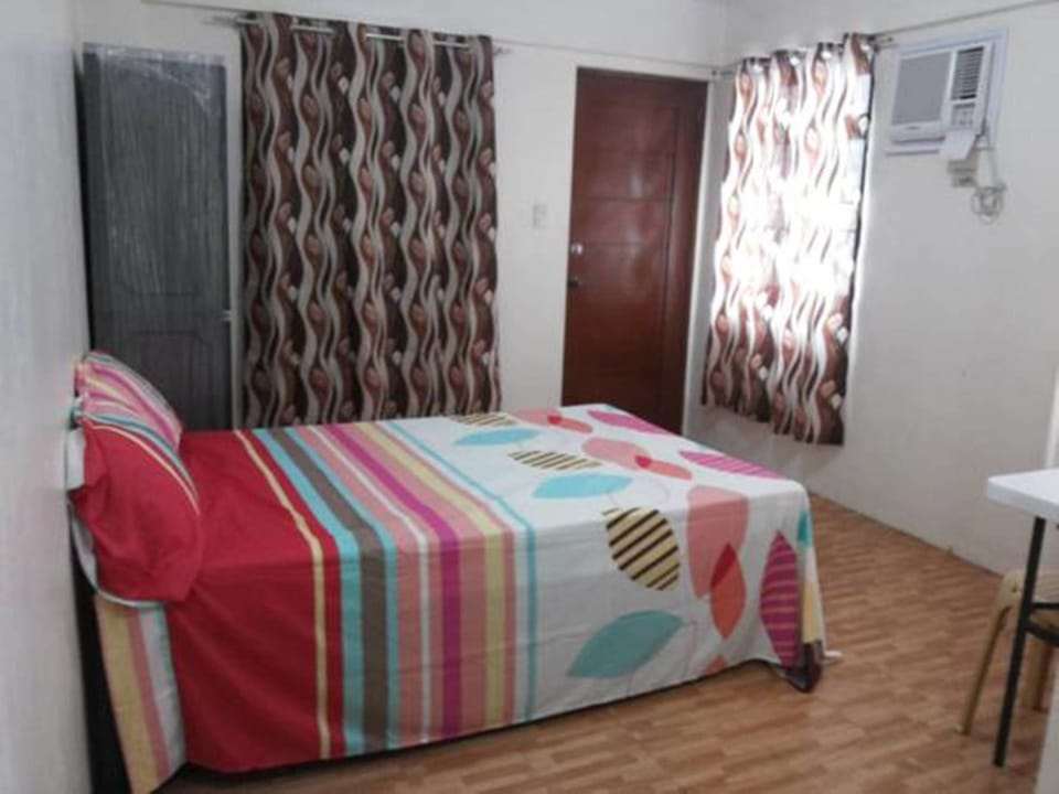 Basic Studio | Desk, free WiFi, bed sheets