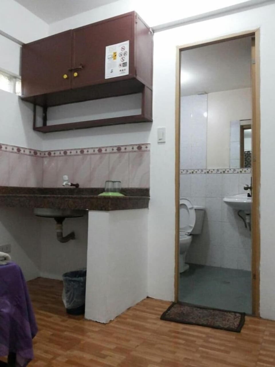 Shower, bidet, towels