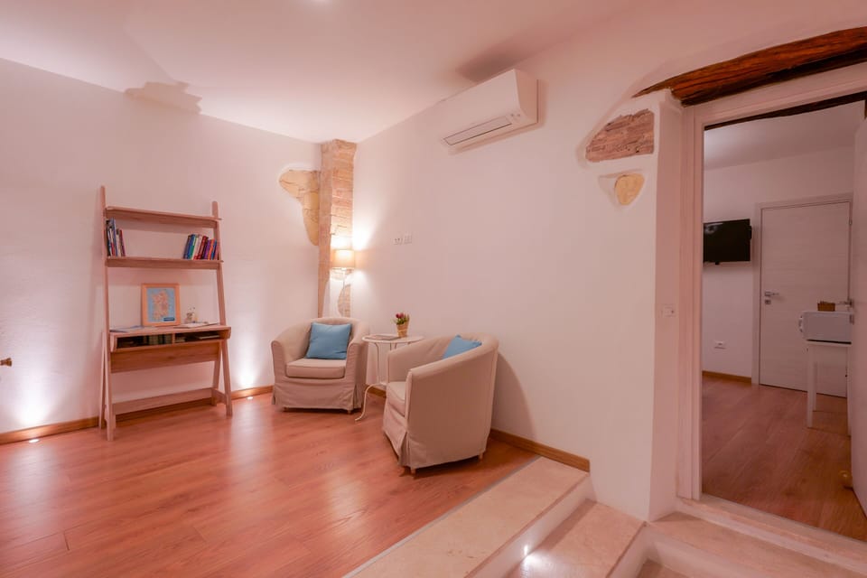 Double Room, Ensuite | Property entrance