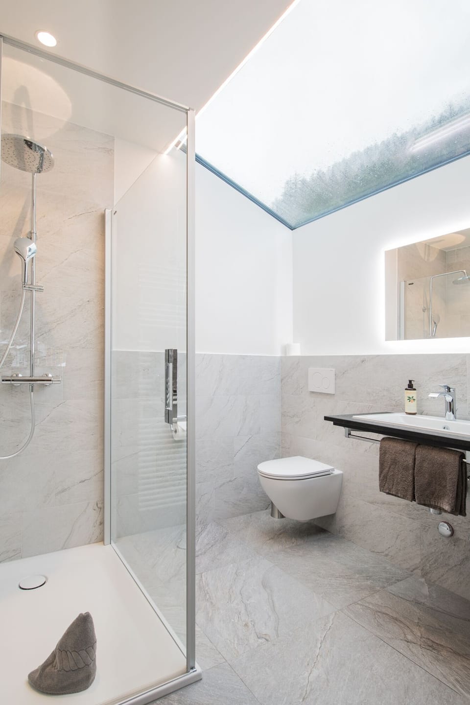 Economy Single Room, Non Smoking | Bathroom | Free toiletries, hair dryer, towels
