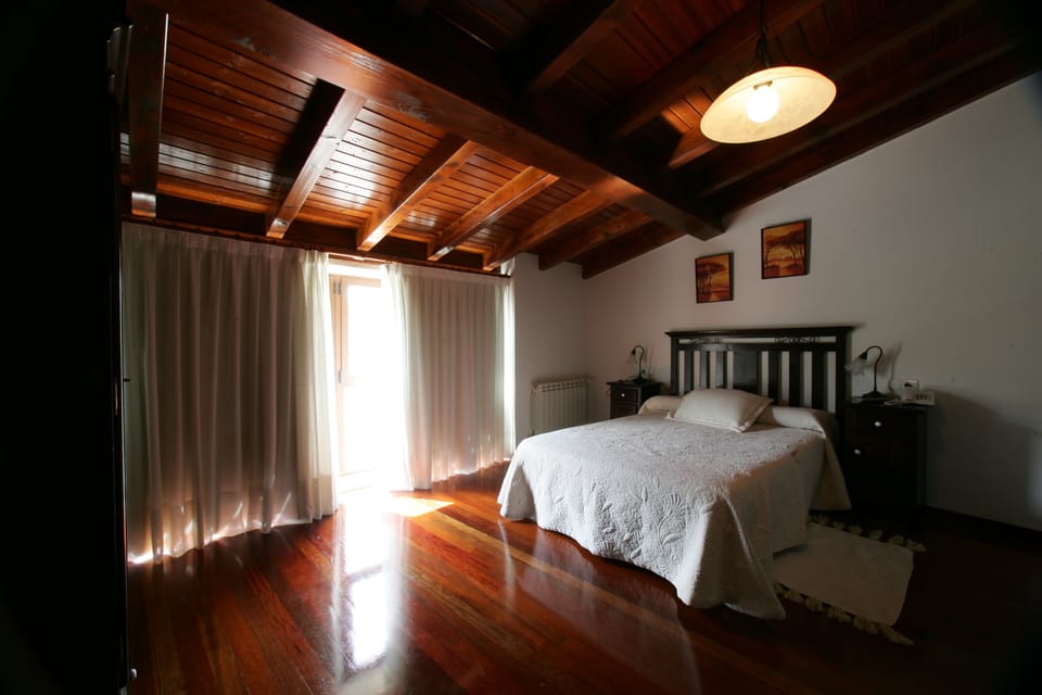 Blackout drapes, free WiFi, bed sheets