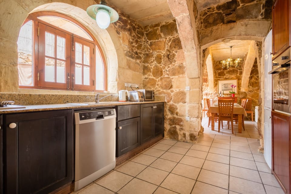 Traditional House, Multiple Beds, Non Smoking | Private kitchen | Microwave, highchair
