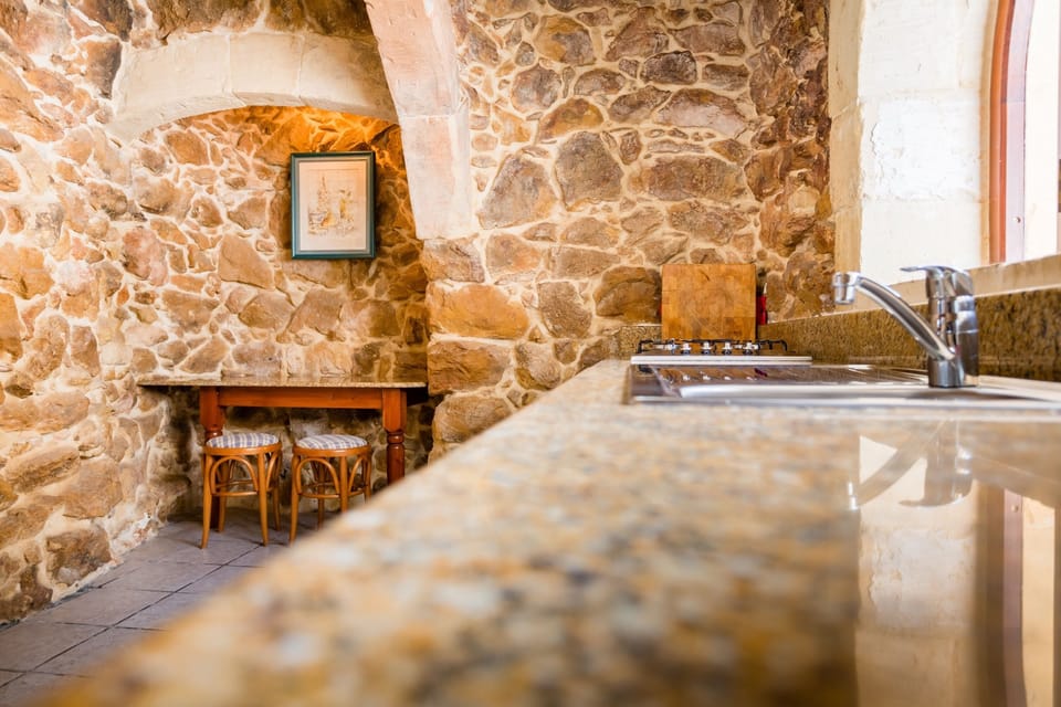 Traditional House, Multiple Beds, Non Smoking | Private kitchen | Microwave, highchair