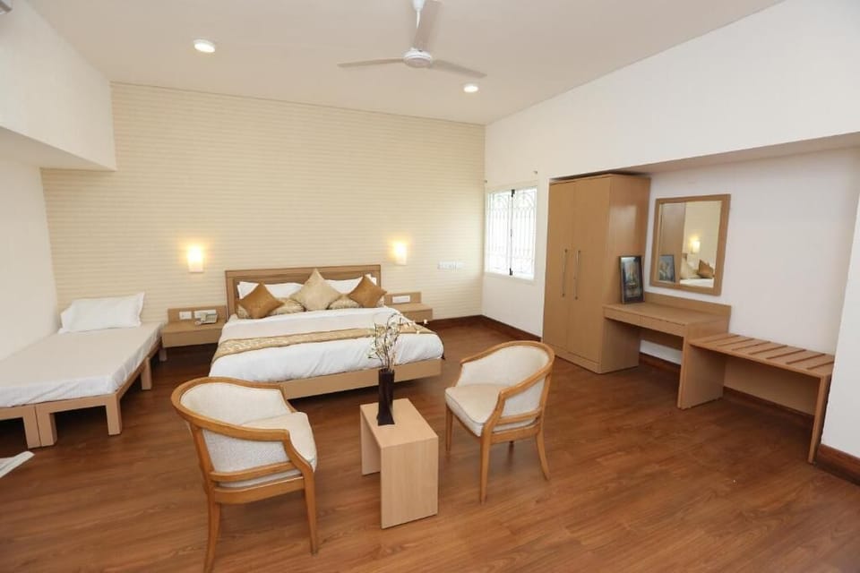 Suite, 1 King Bed | 1 bedroom, in-room safe, desk, iron/ironing board
