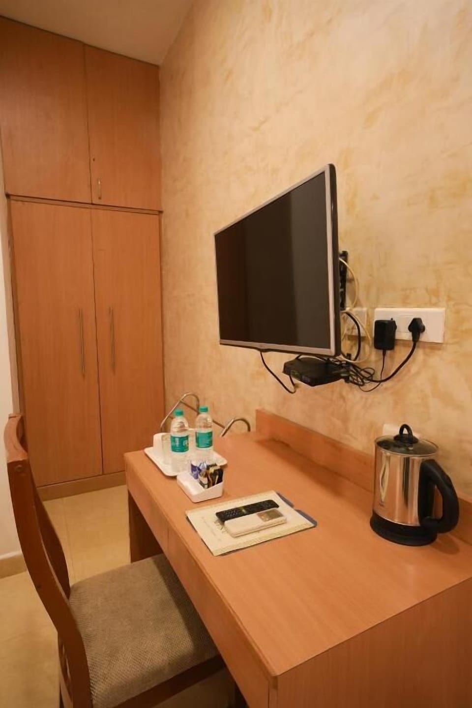Standard Double Room, 1 Queen Bed | 1 bedroom, in-room safe, desk, iron/ironing board