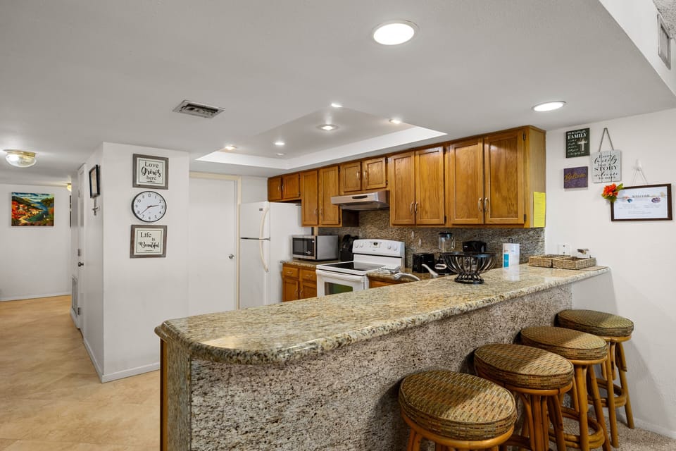 Condo, 3 Bedrooms | Private kitchen | Fridge, microwave, oven, dishwasher