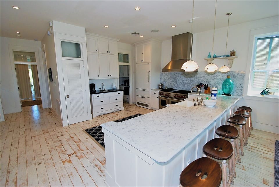 House, 4 Bedrooms | Private kitchen | Coffee/tea maker, fridge, microwave, oven