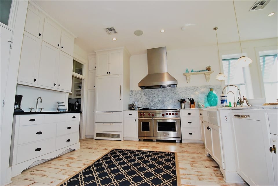 House, 4 Bedrooms | Private kitchen | Coffee/tea maker, fridge, microwave, oven