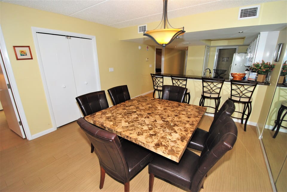 Condo, 2 Bedrooms | Dining