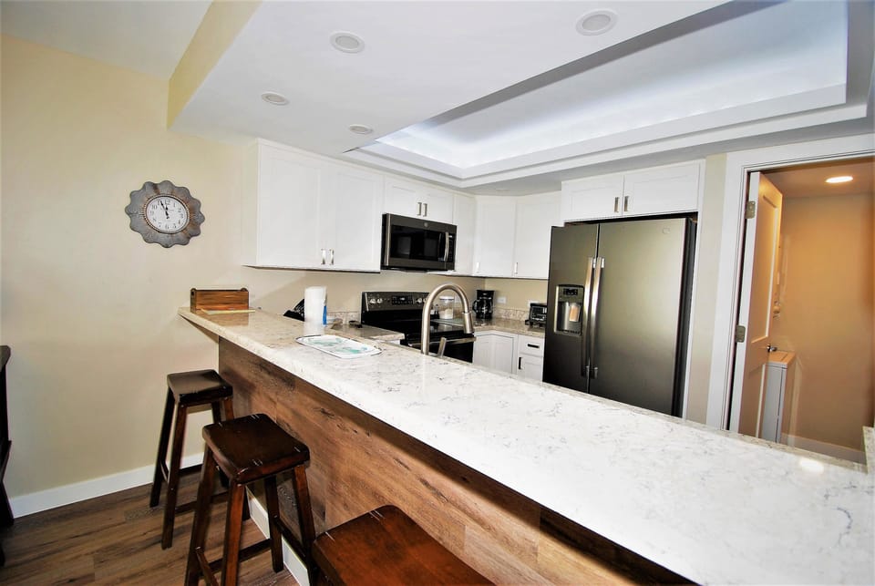 Condo, 3 Bedrooms | Private kitchen | Fridge, microwave, oven, dishwasher