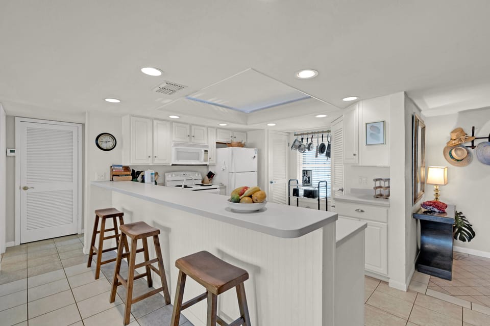 Condo, 3 Bedrooms | Private kitchen | Fridge, microwave, oven, dishwasher