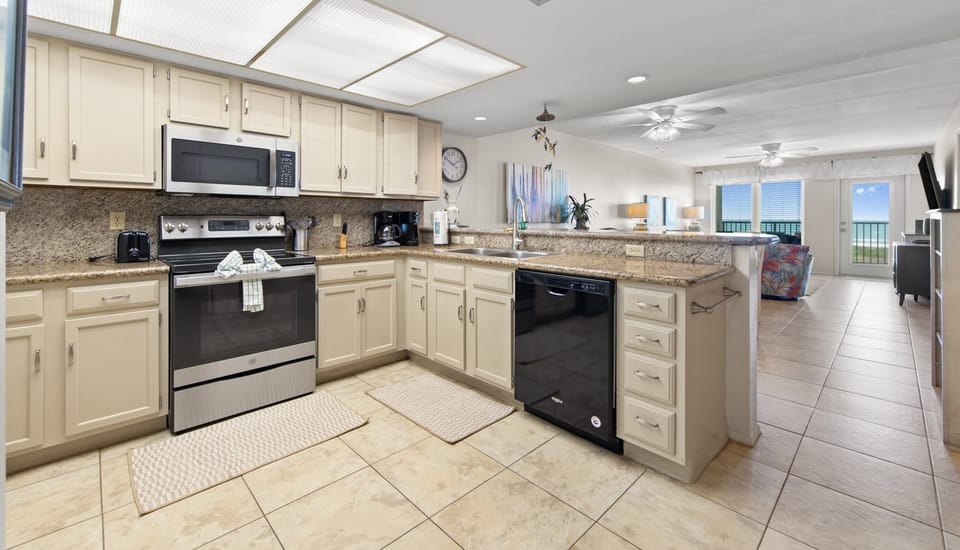 Condo, 2 Bedrooms | Private kitchen | Fridge, microwave, oven, dishwasher