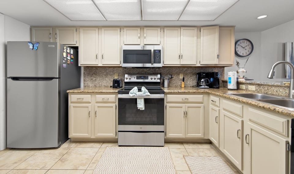 Condo, 2 Bedrooms | Private kitchen | Fridge, microwave, oven, dishwasher