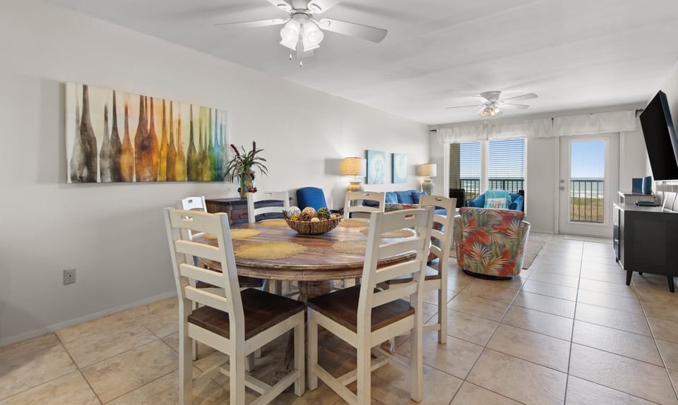 Condo, 2 Bedrooms | Dining