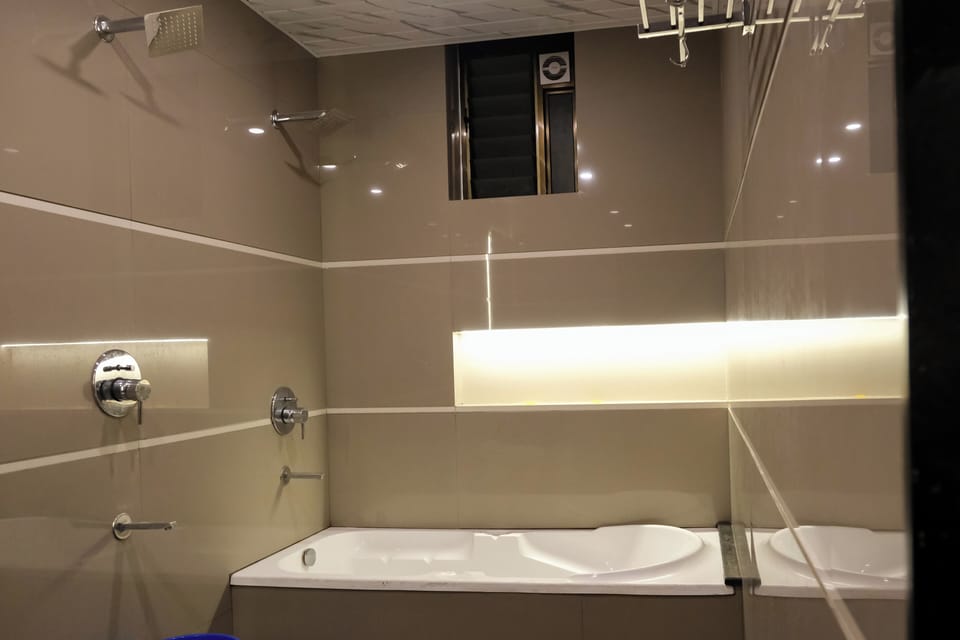 Superior Room | 1 bedroom, premium bedding, minibar, desk