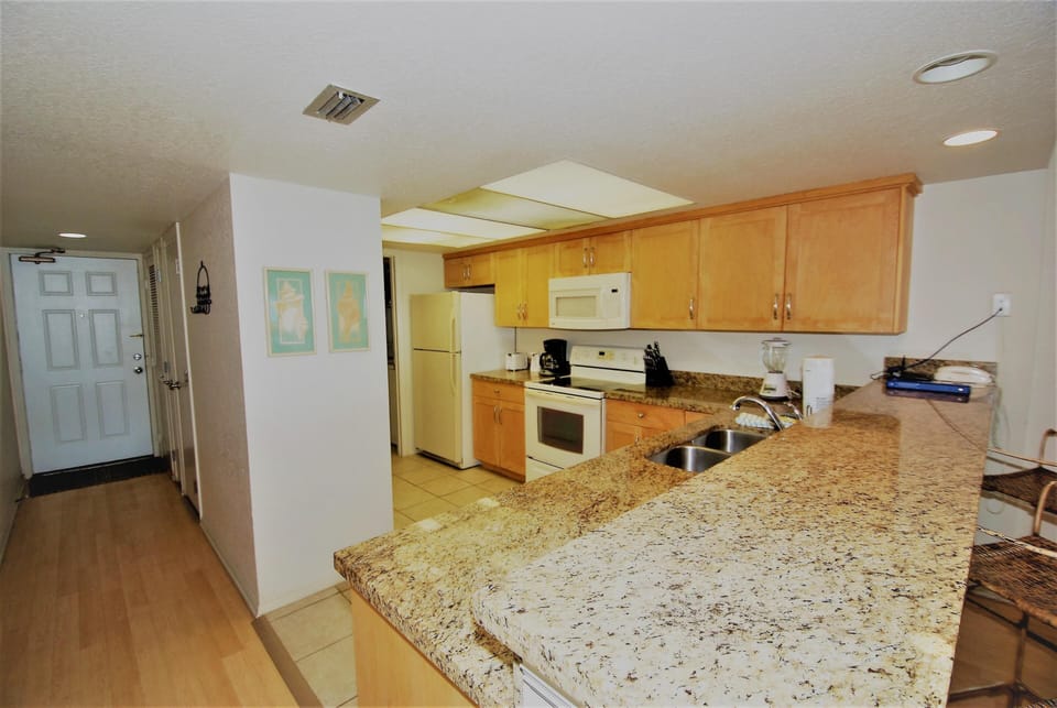 Condo, 2 Bedrooms | Private kitchen | Fridge, microwave, oven, coffee/tea maker