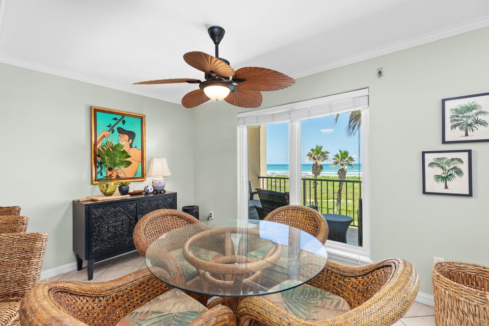 Condo, 2 Bedrooms | Dining