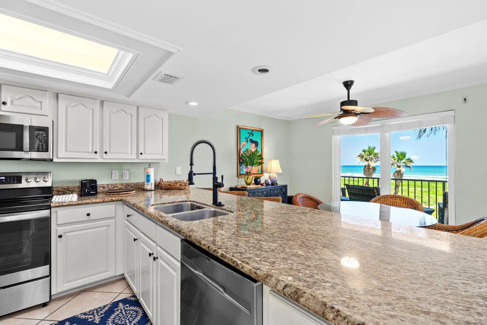 Condo, 2 Bedrooms | Private kitchen | Fridge, microwave, oven, coffee/tea maker