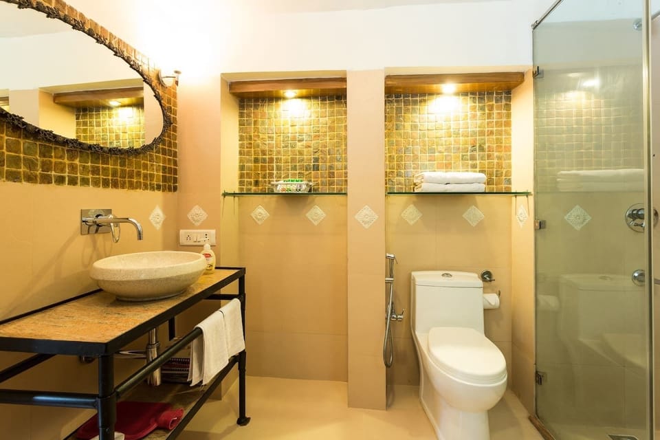 Standard Room | Bathroom | Shower, free toiletries