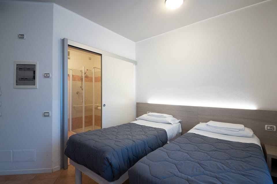 Basic Double or Twin Room | Desk, free WiFi, bed sheets, wheelchair access