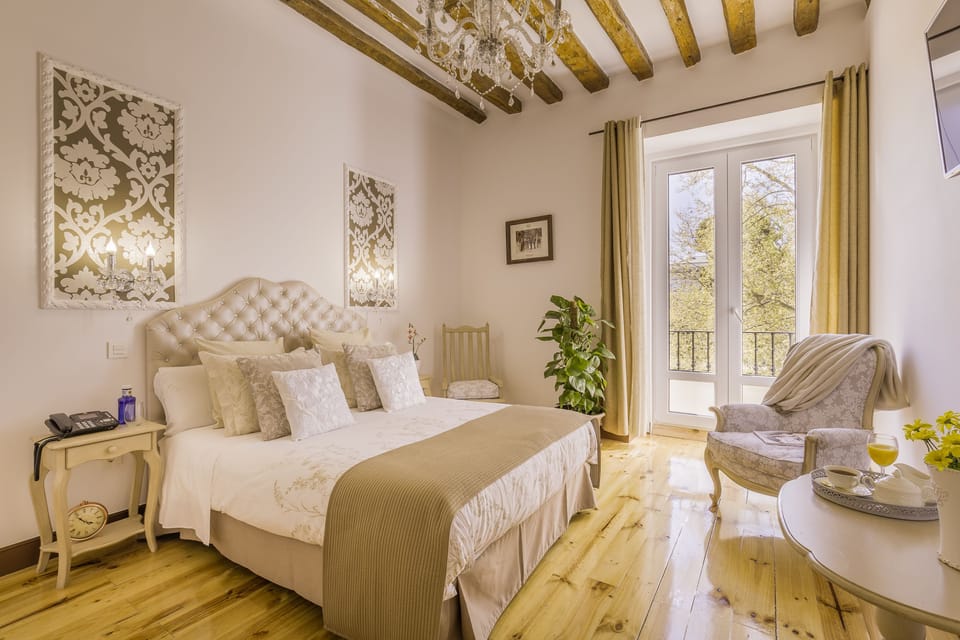 Premium bedding, in-room safe, individually decorated