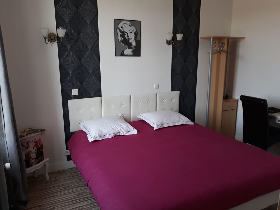 Comfort Double Room | Premium bedding, individually decorated, individually furnished, desk