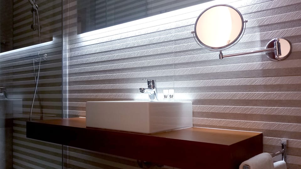 Junior Suite, 1 King Bed | Bathroom | Shower, towels