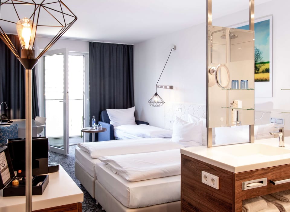 Superior Room, Balcony | Egyptian cotton sheets, premium bedding, in-room safe, desk