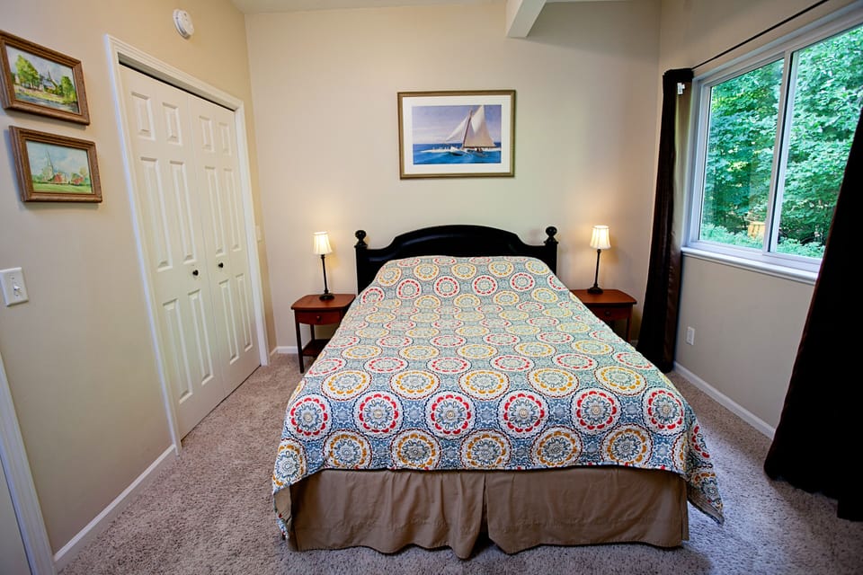Spare Bedroom Queen Bed, Upper Level Peterson Creek Retreat